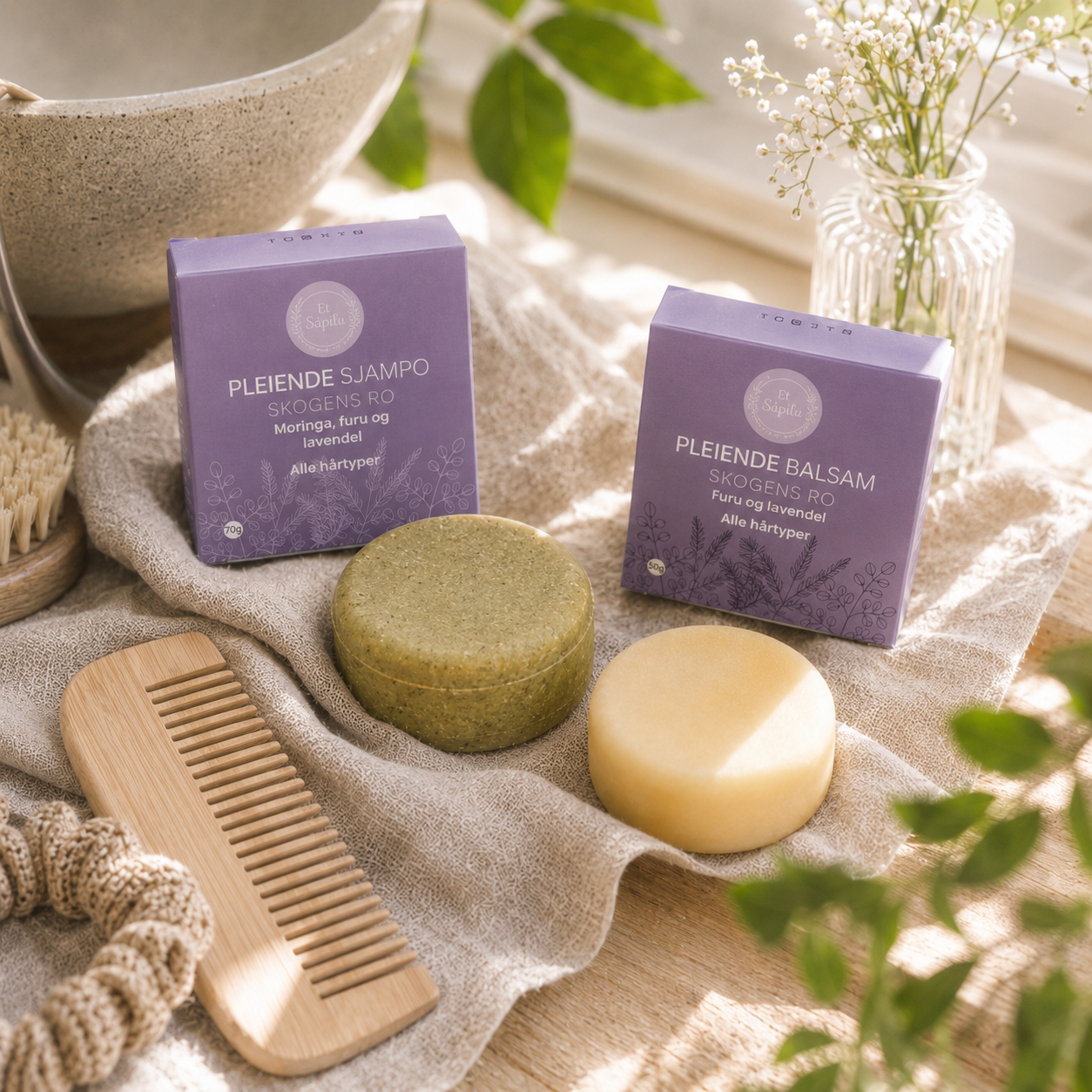
                  
                    Sett med naturlig sjampo og balsam - Skogens ro med lavendel og gran
                  
                