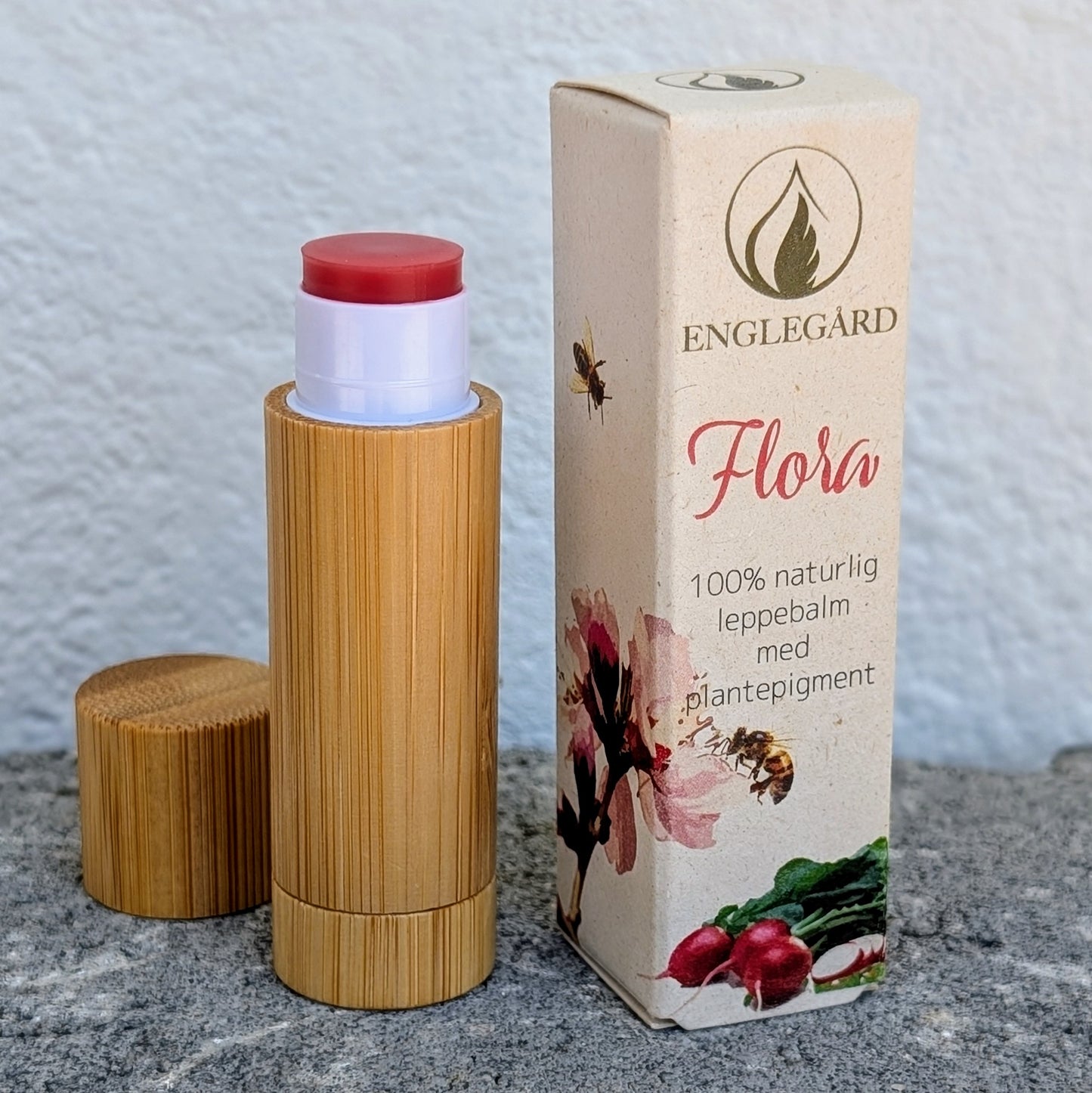 
                  
                    Prisvinnende, 100% naturlig leppepomade - "Flora"
                  
                