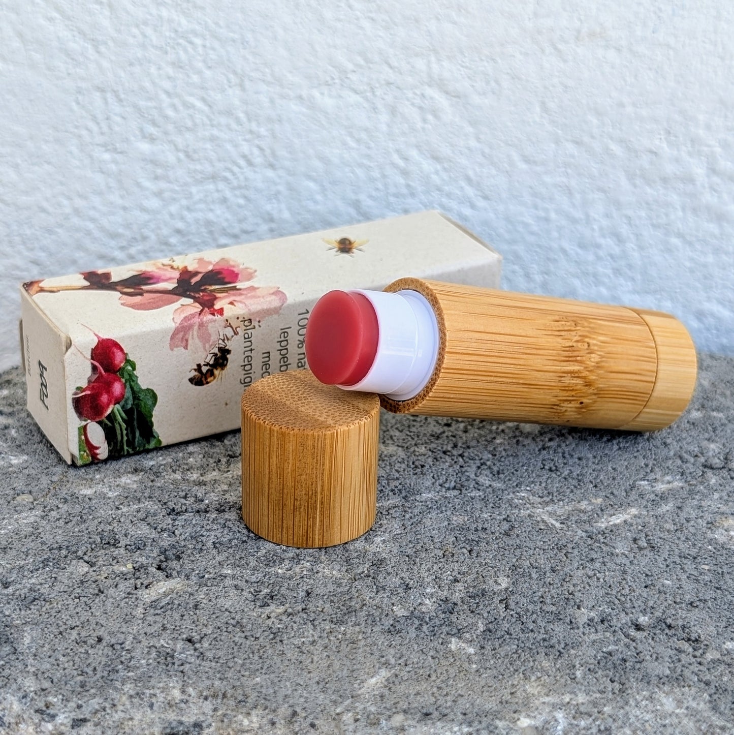 
                  
                    Prisvinnende, 100% naturlig leppepomade - "Flora"
                  
                